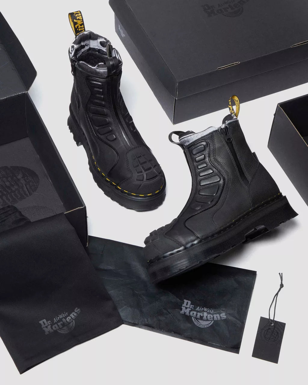 DR MARTENS 2976 Protect Leather Chelsea Boots