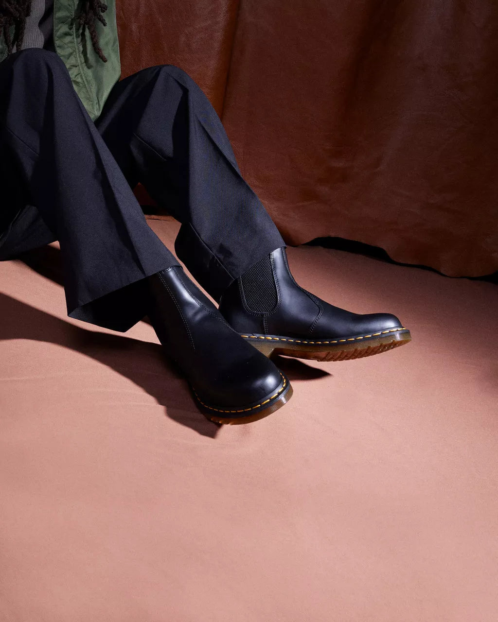 2976 Yellow Stitch Smooth Leather Chelsea Boots