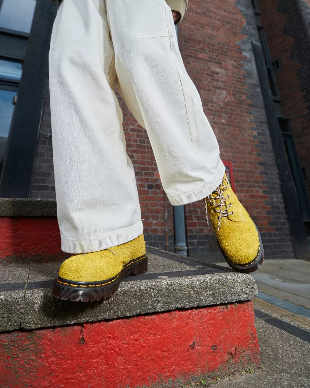 939 Ben Suede Padded Collar Lace Up Boots