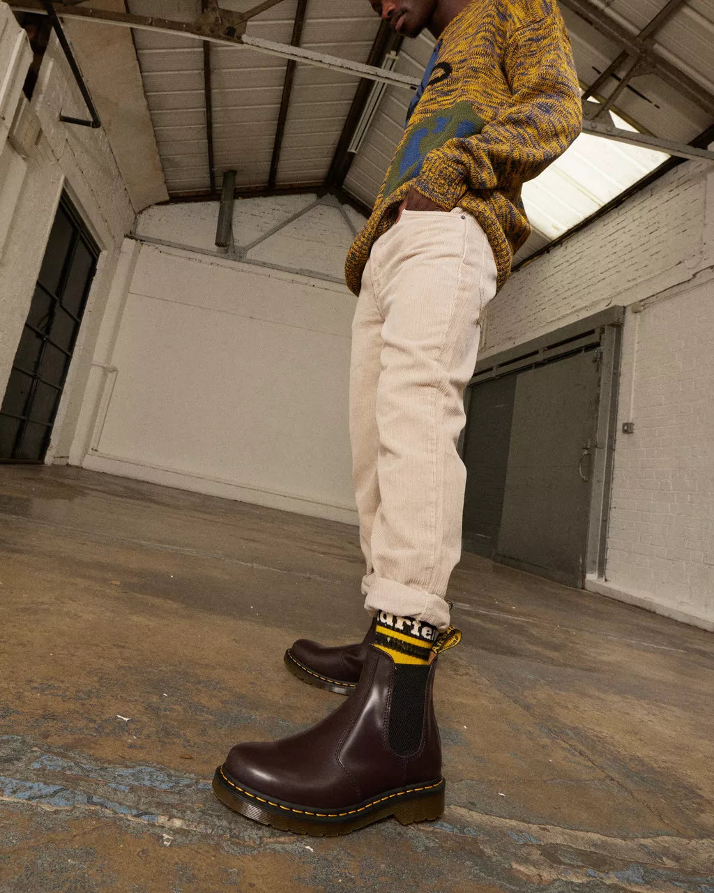 2976 Yellow Stitch Smooth Leather Chelsea Boots